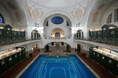 images/bad11f/pic_Muellersches-Volksbad-kleine-Schwimmhalle-Foto-Jorge-Royan.jpg
